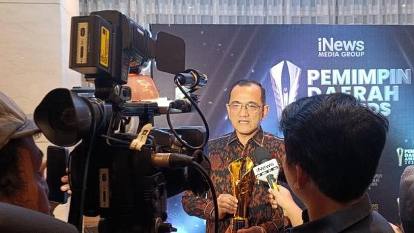 Pj Sekda Sumsel Edward Candra saat sesi wawancara dengan tim iNews Media Group. (Foto: iNews Media Group/Ahmad Sukron Afwi Hasynur) 