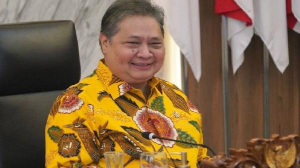 Airlangga Hartarto dan batik kuningnya