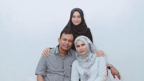 Cut Intan Nabila dan kedua orangtuanya