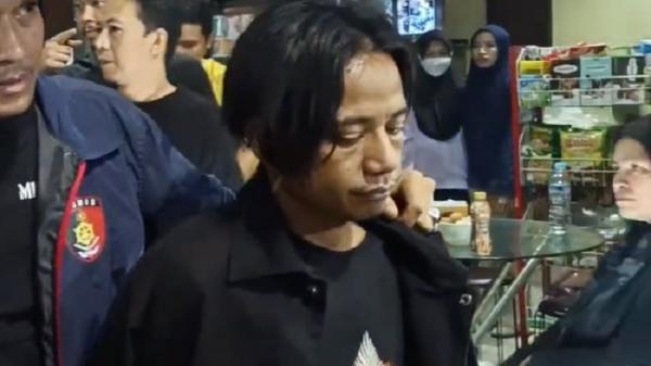 Polisi menangkap pembunuh perempuan yang mayatnya dimasukkan ke dalam koper di Pangkep. (Foto: Tangkapan gambar video).
