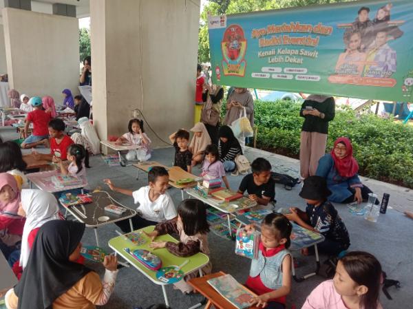 Suasana lomba mewarnai gambar bagi peserta anak-anak. (Foto: iNews Media Group/Aris Kurniawan)