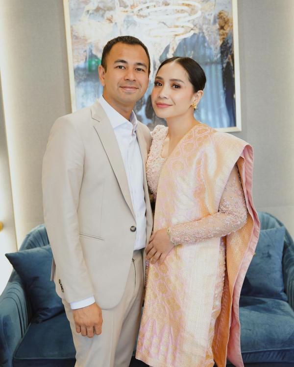 senyum manis Raffi Ahmad dan Nagita Slavina