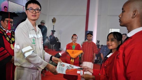 PT. IMIP memberikan bantuan beasiswa ke perguruan tinggi. (Foto: Istimewa).