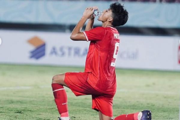 Profil dan biodata Mierza Firjatullah menarik diulas. Dia adalah penyerang Timnas Indonesia U-16 yang mencari ilmu hingga ke Eropa. (Foto: Instagram/mierza_09)