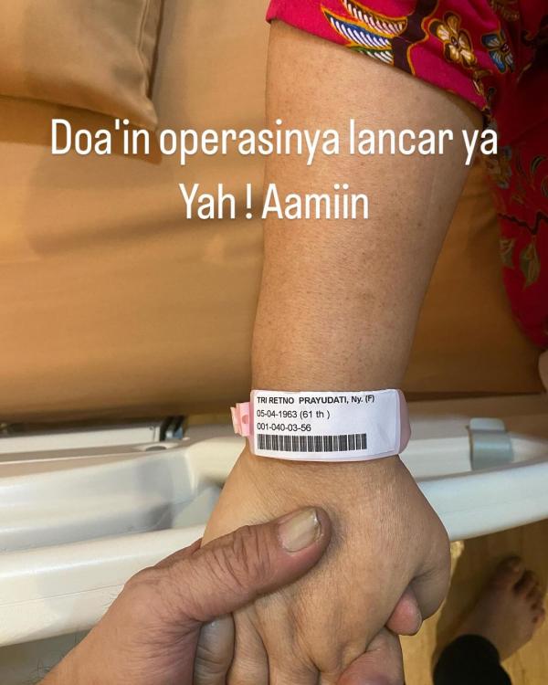 Nunung operasi mata