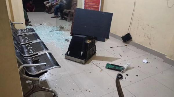 Polsek Kumpeh Ilir, Kabupaten Muaro Jambi, Provinsi Jambi diserang oleh sejumlah warga, Kamis (5/9/2024) dini hari. (Foto: Istimewa).