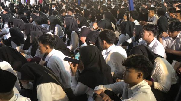 2.500 mahasiswa Uhamka Jakarta Timur 2.500 mahasiswa Uhamka Jakarta Timur ramaikan promo film Lembayung.