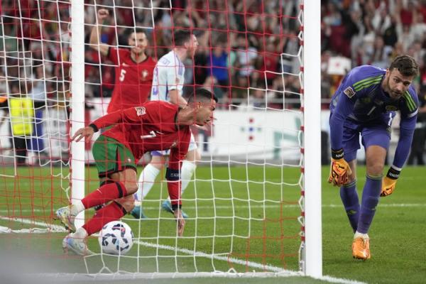 Cristiano Ronaldo mencetak gol kemenangan 2-1 Timnas Portugal atas Skotlandia pada matchday kedua UEFA Nations League di Estadio da Luz, Lisbon, Senin (9/9/2024) dini hari WIB. (Foto: AP Photo/Armando Franca)