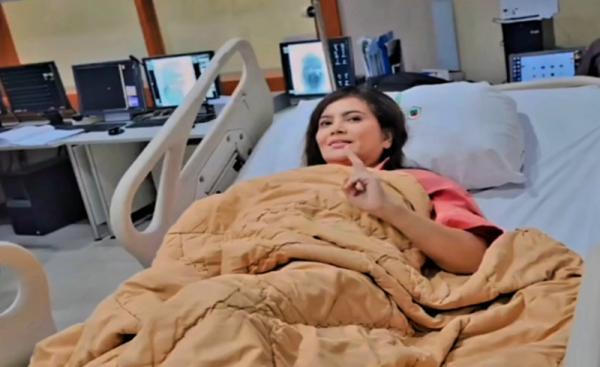 Anggia Novita 2 Anggi saat berjuang menjalani pengobatan stroke. (Foto: dok Instagram/angginovitaofficial)