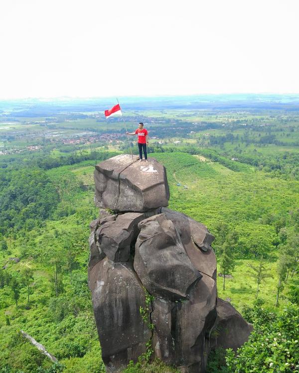 Bukit Goa Lawa Bukit Goa Lawa di Tegal (Foto: Instagram/fatihzafran)