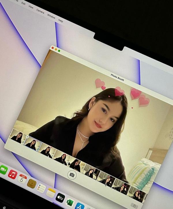 Yuanikarinaa foto di laptop Yuanikarinaa foto di laptop