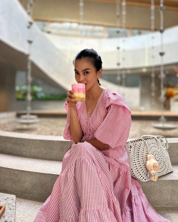 Ririn Ekawati dan boneka labubu Ririn Ekawati dan boneka labubu miliknya. (Foto: Instagram)