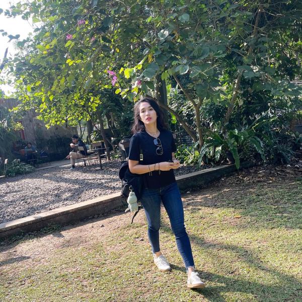 Ussy Sulistiawaty dan boneka labubu Ussy Sulistiawaty dan boneka labubu miliknya. (Foto: Instagram)