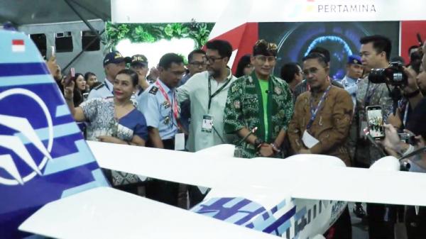 Sandiaga Uno menghadiri Bali International Air Show 2024 di Bandara I Gusti Ngurah Rai Bali. (Foto: Agus Sugiana)