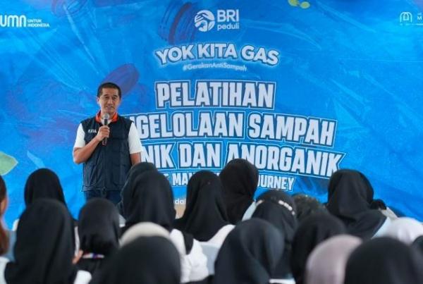 PT BRI (Persero) Tbk memberikan pelatihan pengelolaan sampah kepada 300 peserta yang akan bertugas di Mandalika, NTB. (Foto: BRI)
