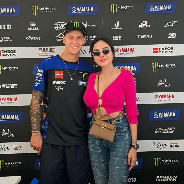Nikita dan Fabio Nikita Mirzani dan Fabio Quartararo di MotoGP Mandalika 2024. (Foto: Instagram)