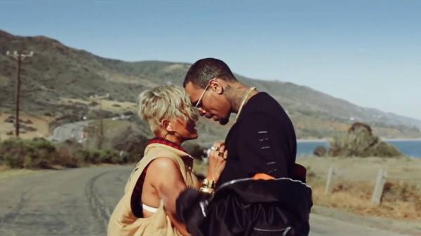 Agnez Mo dan Chris Brown Agnez Mo dan Chris Brown dalam video klip single duet mereka yang berjudul On Purpose. (Foto: Youtube)