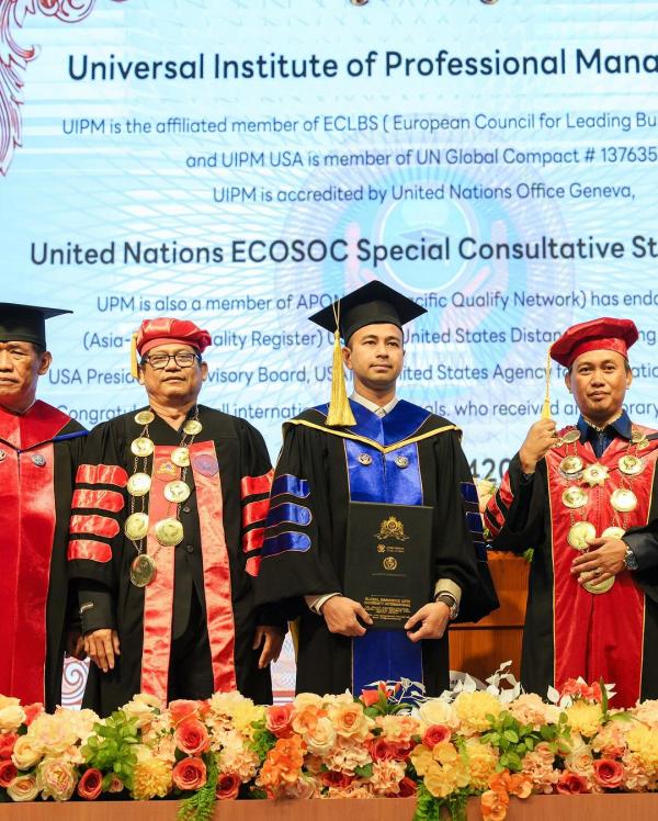 Raffi Ahmad dapat gelar doctor honoris causa dari UIPM Thailand. (Foto: Instagram)