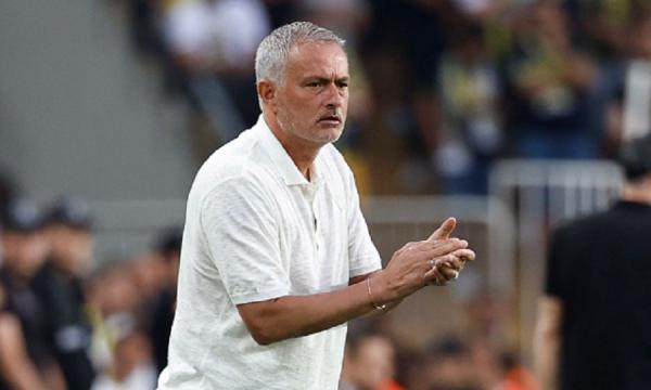 Jose Mourinho berperan penting dalam kondisi kritis Edoardo Bove. (Foto: Fenerbahce) Pelatih Fenerbahce, Jose Mourinho. (Foto: Fenerbahce)