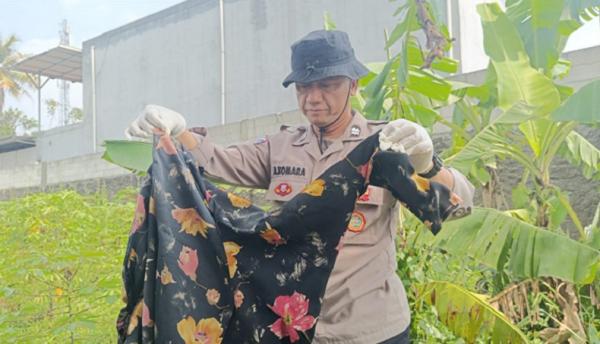 mayat perempuan bogor Polisi menemukan baju yang diduga milik korban. (Foto istimewa).