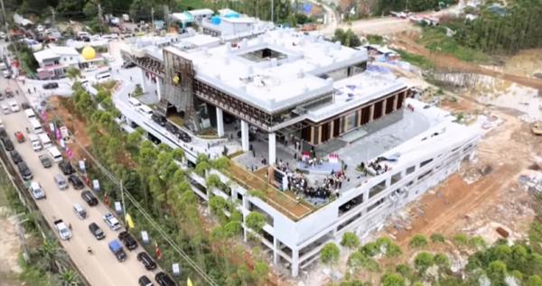 RS Hermina Nusantara Rumah Sakit Hermina Nusantara yang baru saja diresmikan Presiden Jokowi hari ini, Jumat (11/10/2024). (Foto: YouTube Sekretariat Presiden)