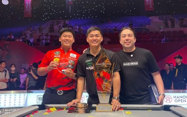 Albert Januarta, Johann Chua, Hendra Carabao Albert Januarta, Johann Chua, bersama Hendra Carabao di Hanoi Indoor Games Gymnasium, Vietnam. (Foto: dok Carabao Billiards)