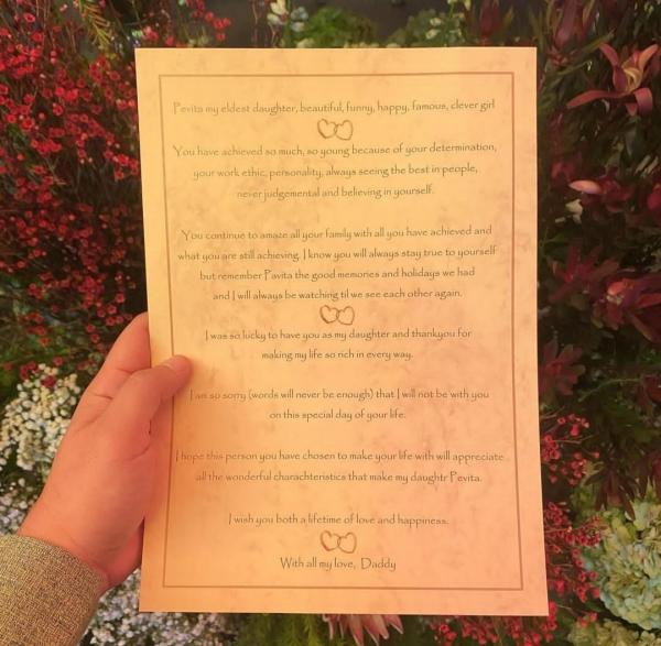Surat untuk Pevita Surat untuk Pevita Pearce dari mendiang ayah. (Foto: Instagram)