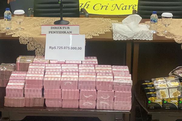 Kejagung Pamer Tumpukan Uang Rp920 Miliar Dan 51 Kg Emas Di Kasus Suap ...