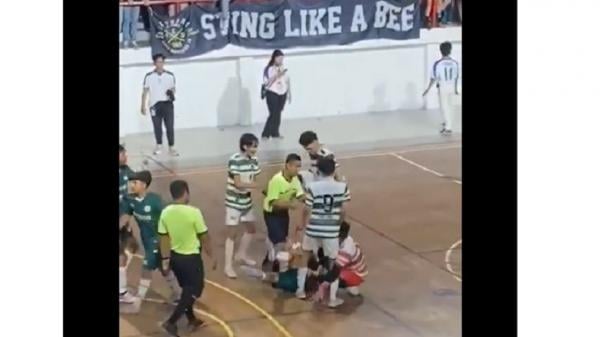 Brutal, Kiper Injak Leher Pemain Lawan di Turnamen Futsal Kampus UNS Solo