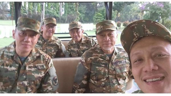 menteri_kabinet_merah_putih_memakai_seragam.jpg