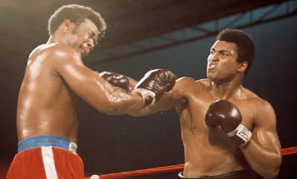 Duel George Foreman vs Muhammad Ali dalam pertarungan terkenal bertajuk Rumble in the Jungle pada tahun 1974 menjadi salah satu pertandingan tinju paling terkenal yang pernah ada. (Foto: Marca)