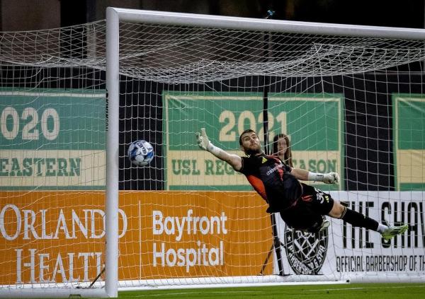 Komentar Mengejutkan Maarten Paes Usai Raih Save Of The Year MLS 2024