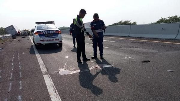 Penyebab Kecelakaan Truk Tabrak Mobil Kru TvOne Di Tol Pemalang, Sopir ...