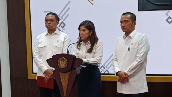 MEUTYA HAFID Menteri Komunikasi dan Digital Meutya Hafid usia mengikuti sidang kabinet paripurna yang dipimpin Prabowo di Kantor Presiden, Jakarta, Rabu (6/11/2024). (Foto MPI).