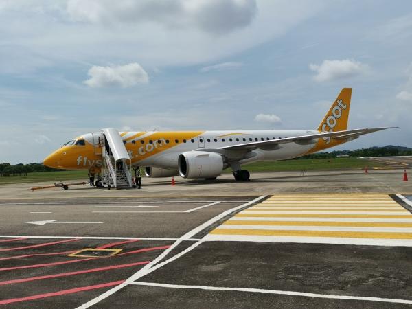 Penerbangan Scoot dari Singapura menuju Malaka, Malaysia ini mengunakan pesawat baru jenis Embraer E190-E2.