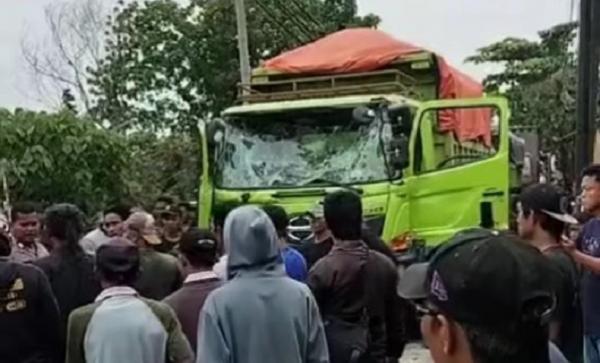 Warga Jarah Truk Tanah Buntut Bocah Tertabrak di Tangerang, Polisi: Kembalikan!