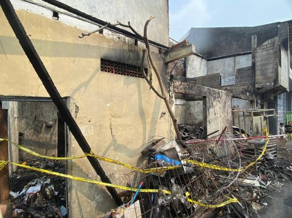 Kondisi rumah terbakar yang menewaskan empat orang Kondisi rumah terbakar yang menewaskan empat orang sekeluarga di Tanjung Priok, Jakut. Hangus tak tersisa. (Foto: Achmad Al Fiqri)