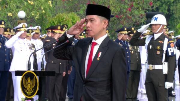 Momen Gibran Pimpin Upacara Hari Pahlawan di TMP Kalibata