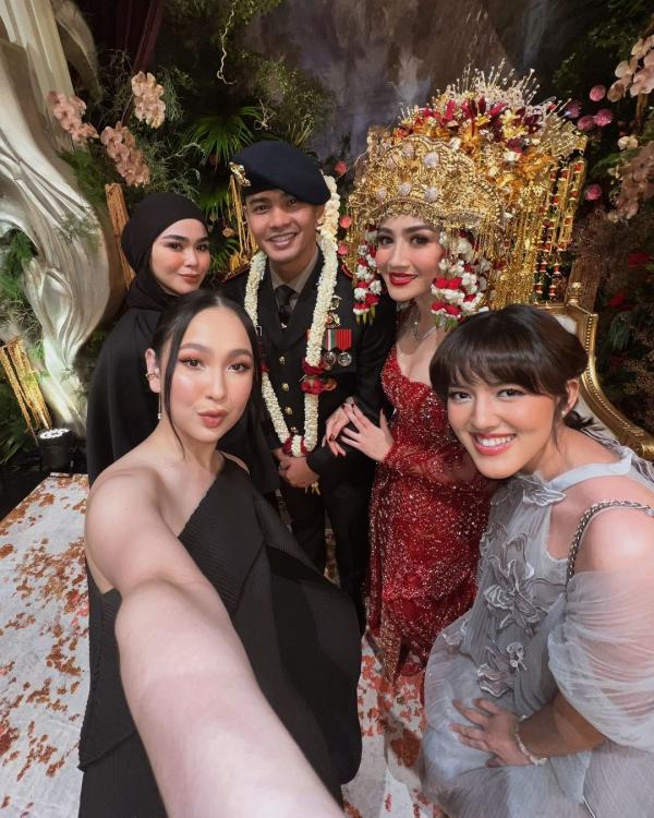 Blink Reuni Blink Reuni di resepsi pernikahan Febby Rastanty. (Foto: Instagram)