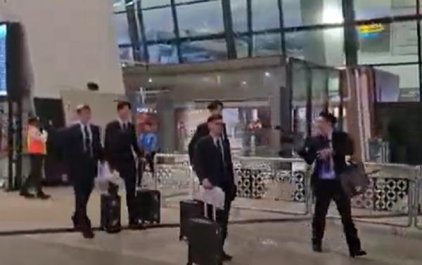 Timnas Jepang Timnas Jepang tiba di Indonesia, Senin (11/11/2024) dini hari WIB (Foto: iNews TV)
