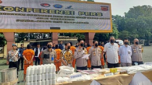 Polisi Gerebek 2 Pabrik Obat Keras di Tasikmalaya dan Sumedang, 9 Orang Ditangkap