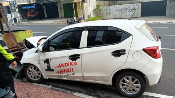 Kecelakaan di Semarang, Mobil Relawan Tabrak Pohon 2 Orang Luka-Luka