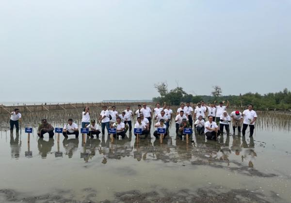 Telkom Indonesia Tanam 10.000 Mangrove di Demak Direktur Utama Telkom Ririek Ardiansyah menyebut, program GoZero merupakan strategi perusahaan untuk menanggulangi potensi buruk, salah satunya krisis iklim. (Foto: Dok. Telkom Indonesia)
