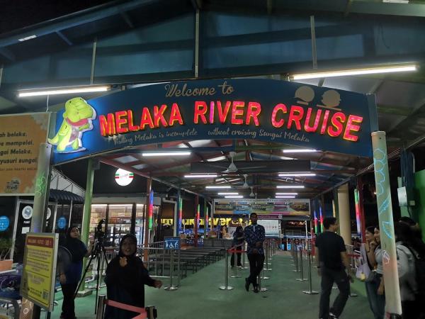 Melaka River Cruise merupakan wisata menyusuri sungai Malaka. (foto: ibnu/Inews) 