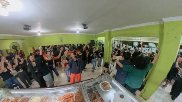 Suasana Party di Warteg Suasana Party di Warteg. (Foto: X)