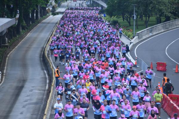 Sebanyak 12.300 pelari dari berbagai kategori usia berlari penuh semangat memeriahkan Pertamina Eco RunFest 2024. (Foto: IST)