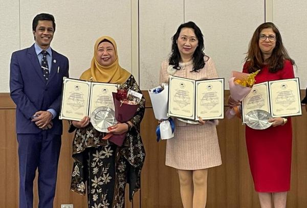 Dosen FKM UI dr Agustin Kusumayati Dianugerahi Medal of Merit di APACPH 2024