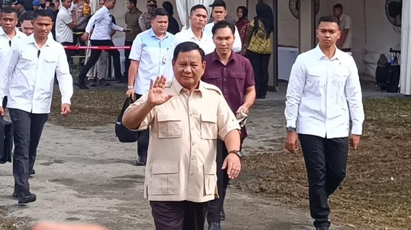 Prabowo Tiba di TPS 08 Bojong Koneng Bogor, Siap Nyoblos Pilkada 2024