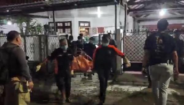 Detik-detik Pembunuhan Ayah dan Nenek di Lebak Bulus, Anak Bawa Pisau Kejar Ibu yang Lompat Pagar