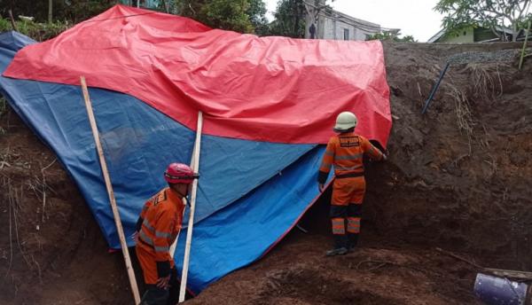 Tembok Penahan Tanah di Bogor Longsor, Pekerja Bangunan Terluka